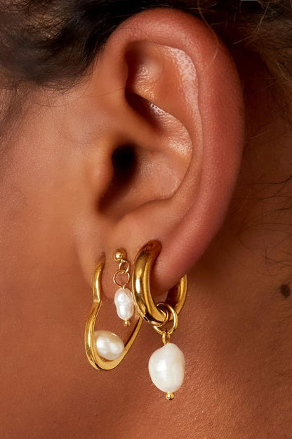 Earrings pearls simple