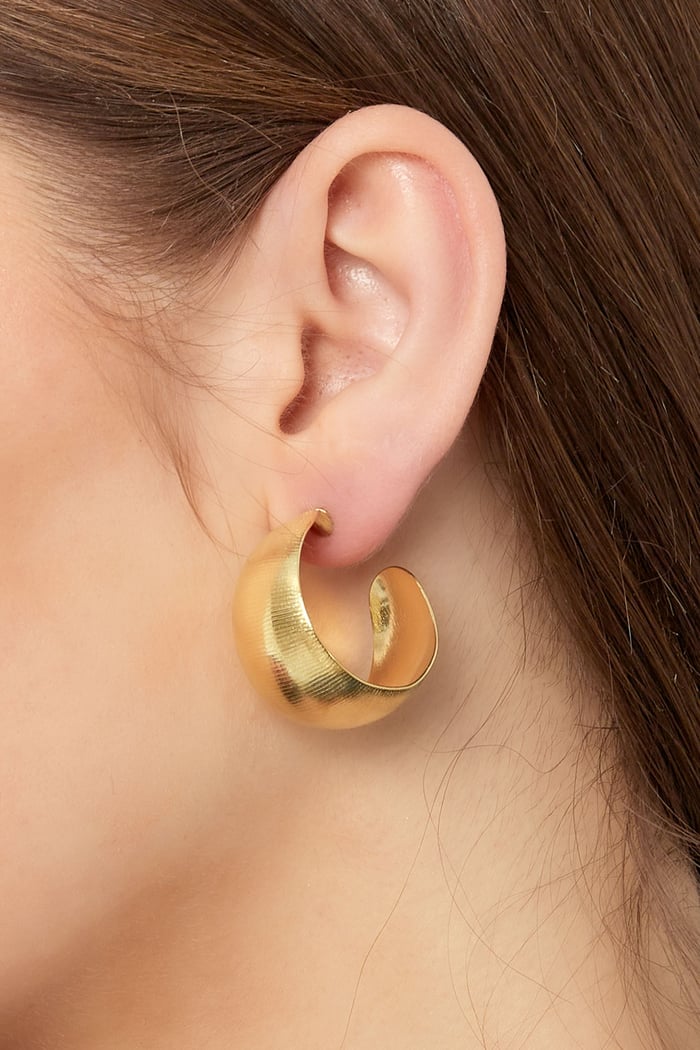 Earrings ribbed structure