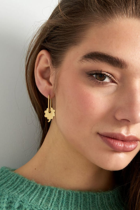 Earrings elongated with flower