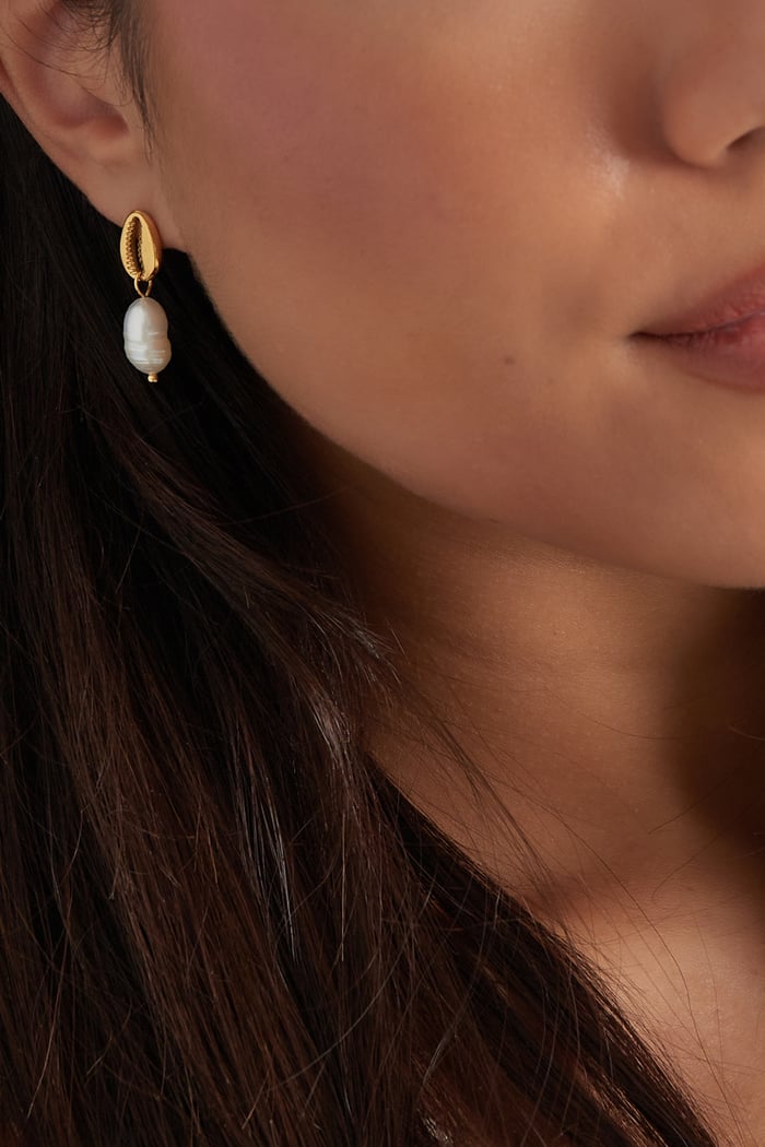 Earrings pearl shell