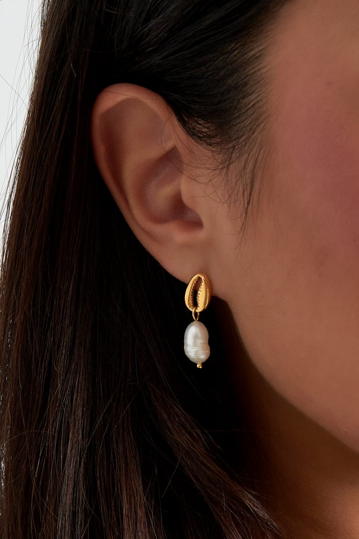 Earrings pearl shell