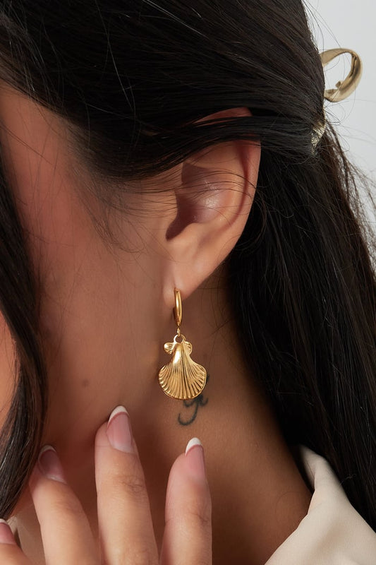 Earrings shell story