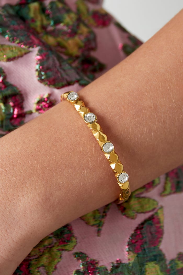 Diamond relief bracelet