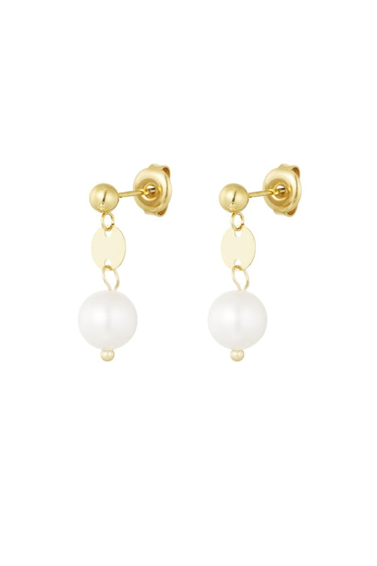 Earring with small pearl pendant