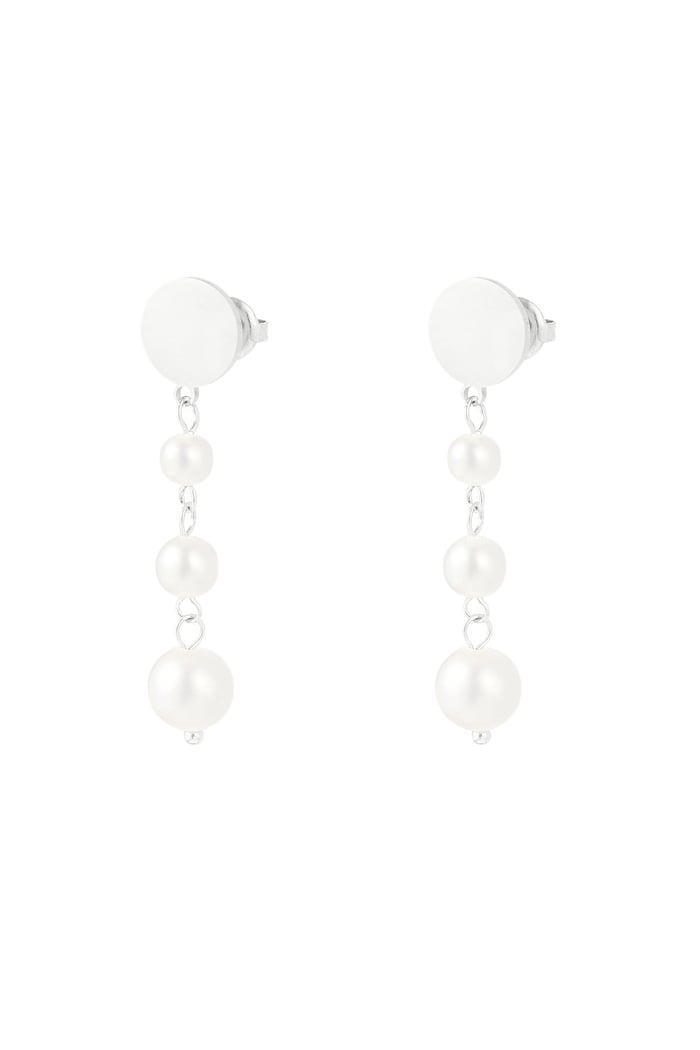 Hang earrings with pearl