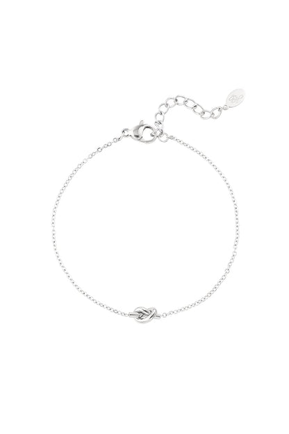 Simple bracelet with knotted charm