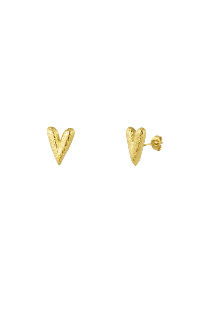 Heart stud earrings with structure