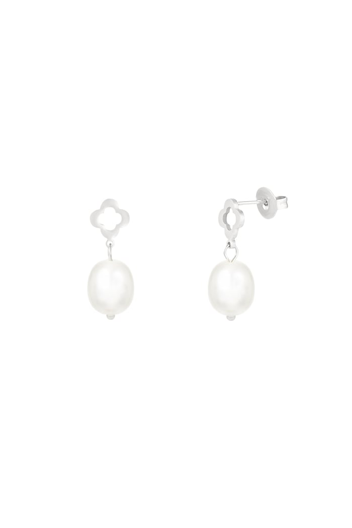 Earring pearl muse